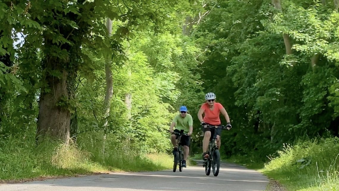 AUFS RAD, FERTIG, LOS