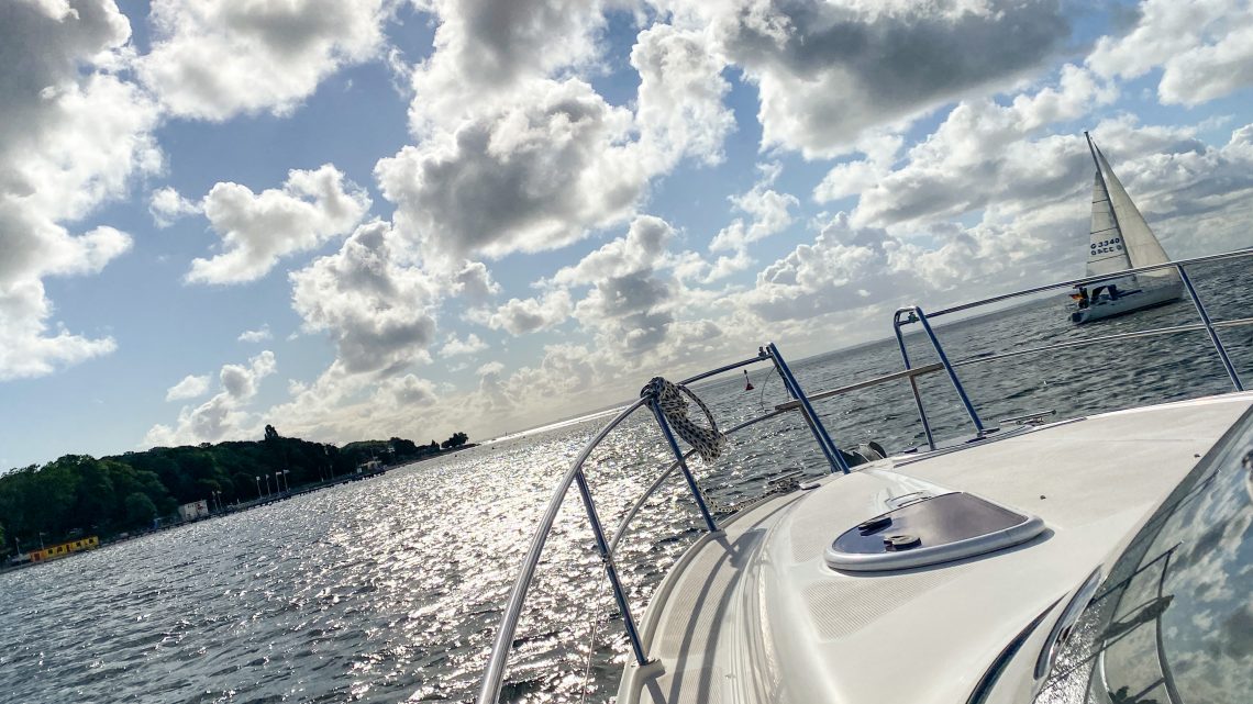 RAUS AUS DER TRAUMKULISSE